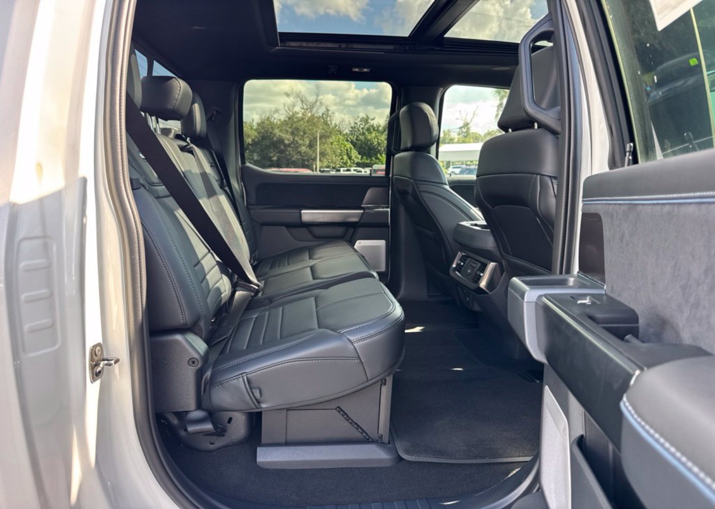 2026 Ford F-250 Super Duty Platinum - Photo 12