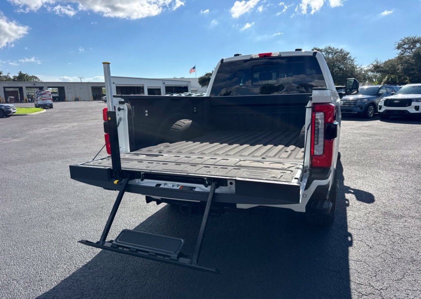2026 Ford F-250 Super Duty Platinum - Photo 13