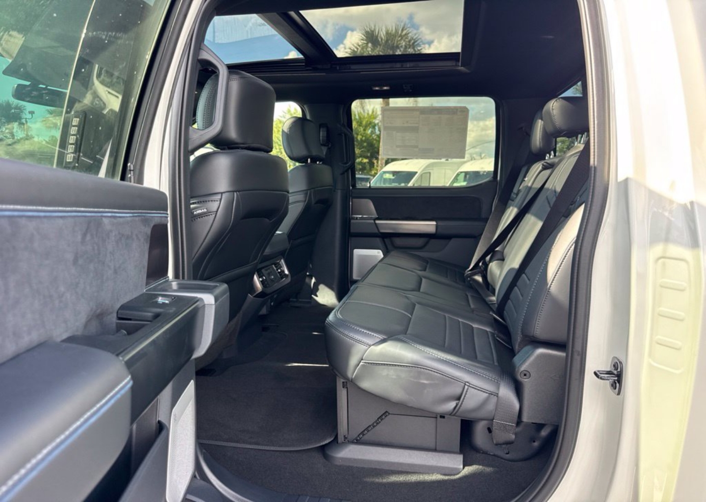 2026 Ford F-250 Super Duty Platinum - Photo 16