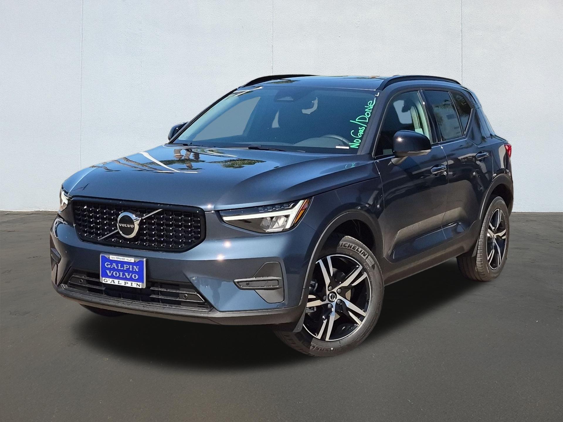 New 2026 Volvo XC40 B5 Core Dark