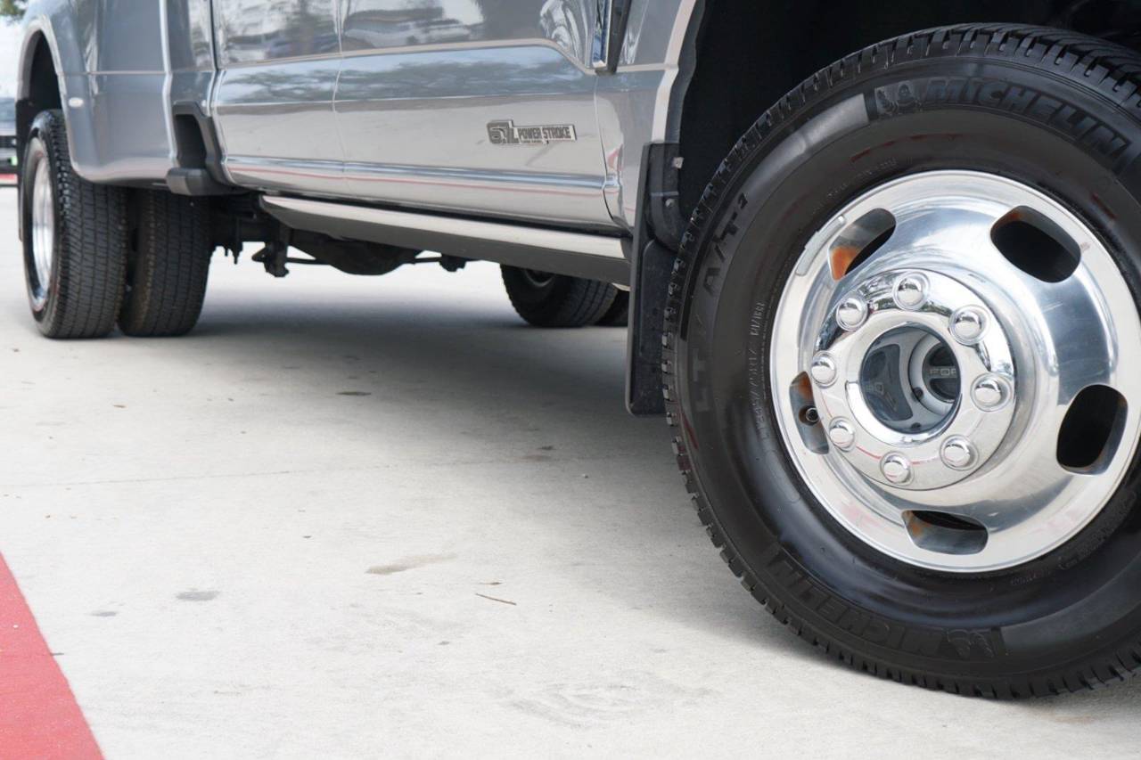 Used 2023 Ford Super Duty F-350 DRW LARIAT, photo 2