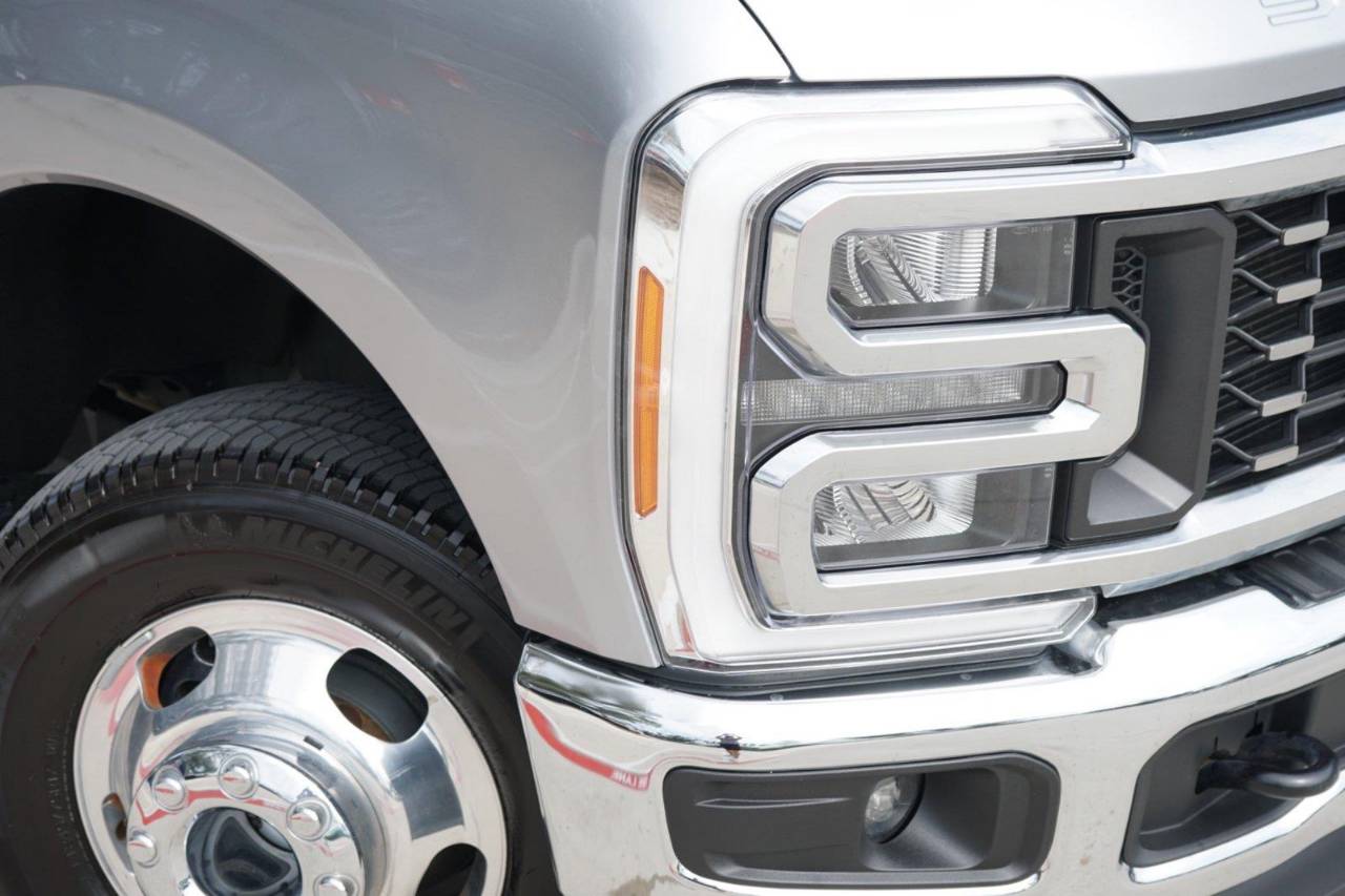 Used 2023 Ford Super Duty F-350 DRW LARIAT, photo 3