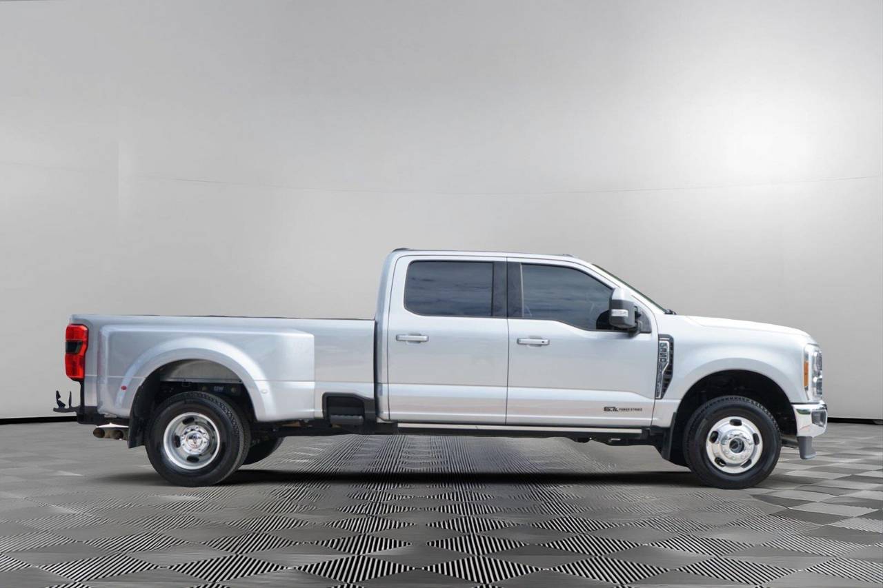 Used 2023 Ford Super Duty F-350 DRW LARIAT, photo 4