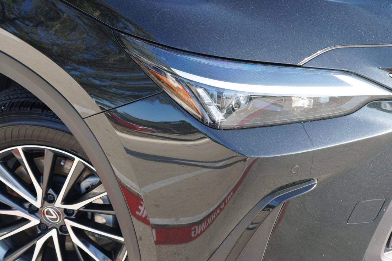 Used 2025 Lexus NX 350H Premium, photo 3