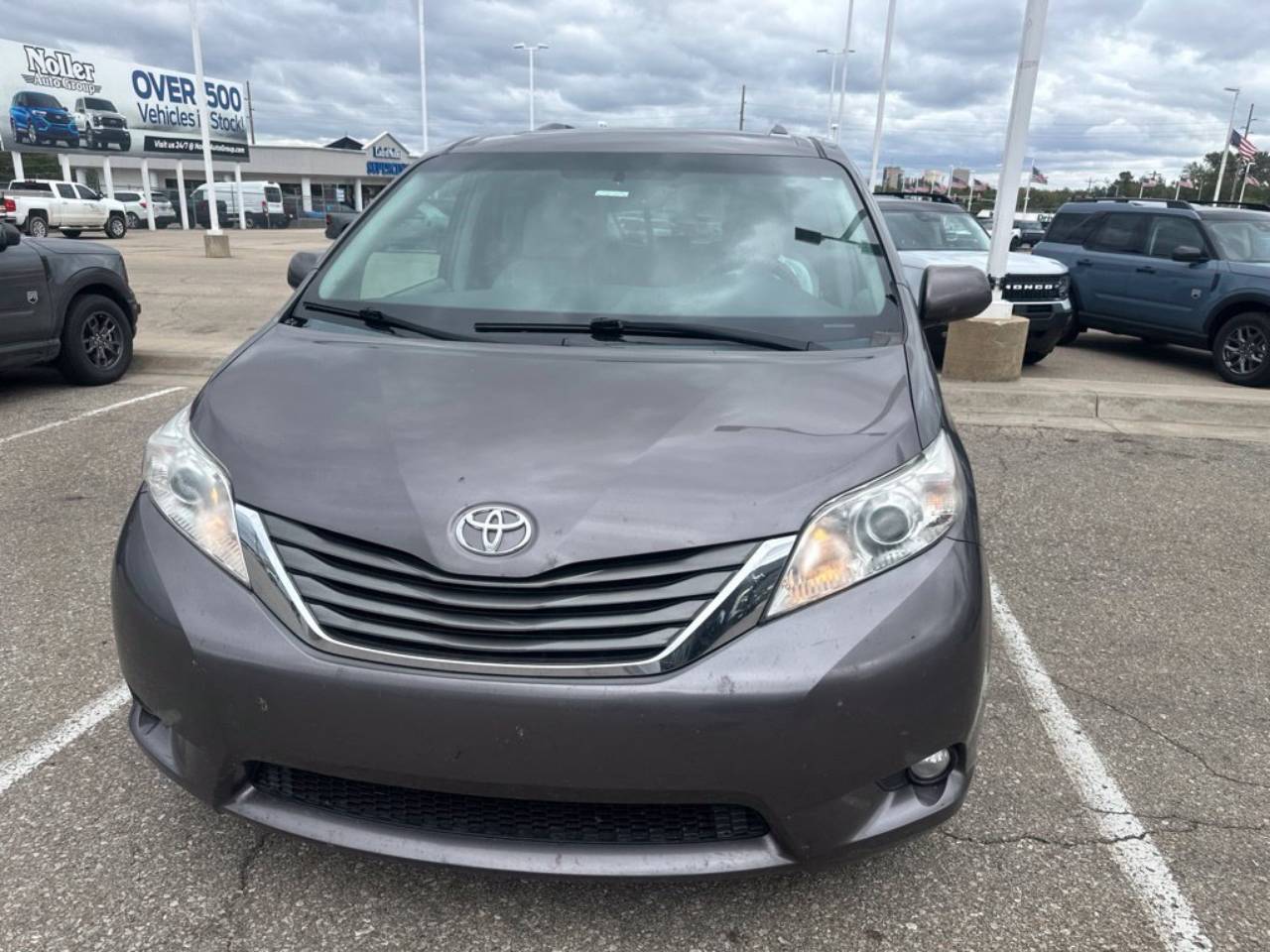 Used 2013 Toyota Sienna XLE with VIN 5TDYK3DC2DS326338 for sale in Kansas City
