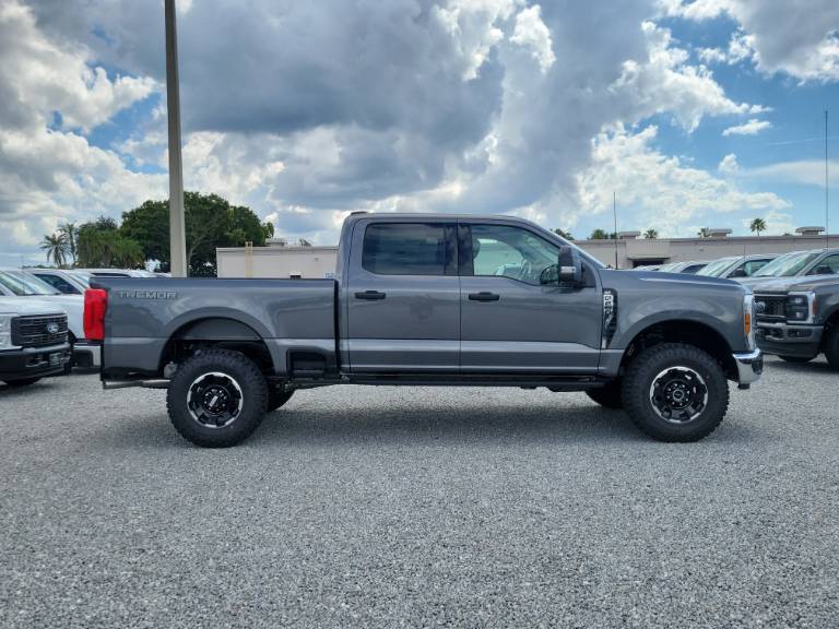 2027 Ford Super Duty F-250 SRW XLT