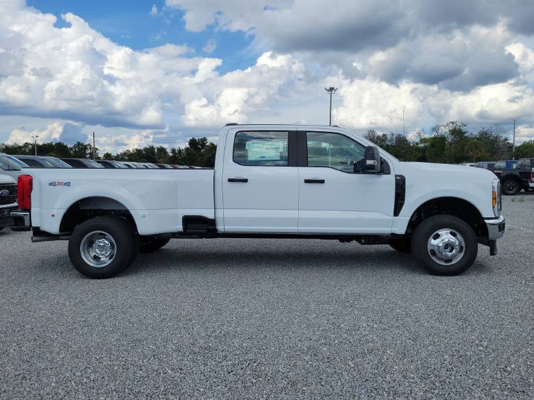 2027 Ford Super Duty F-350 DRW XL
