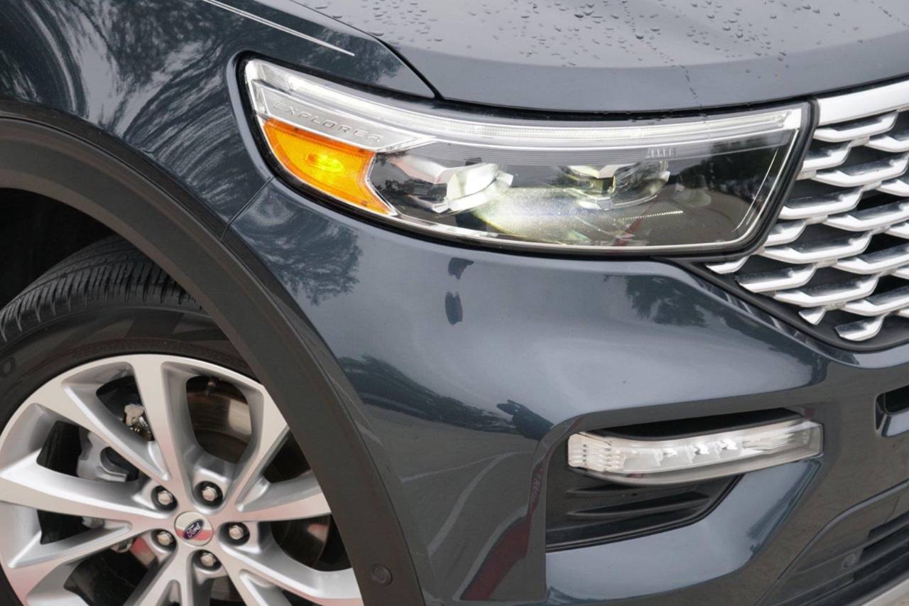 Used 2022 Ford Explorer Platinum, photo 3