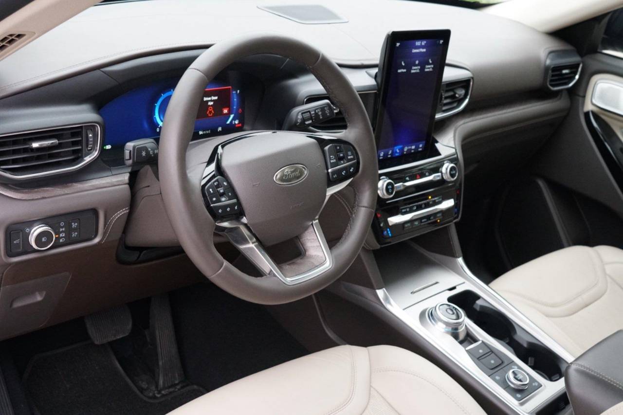 Used 2022 Ford Explorer Platinum, photo 8