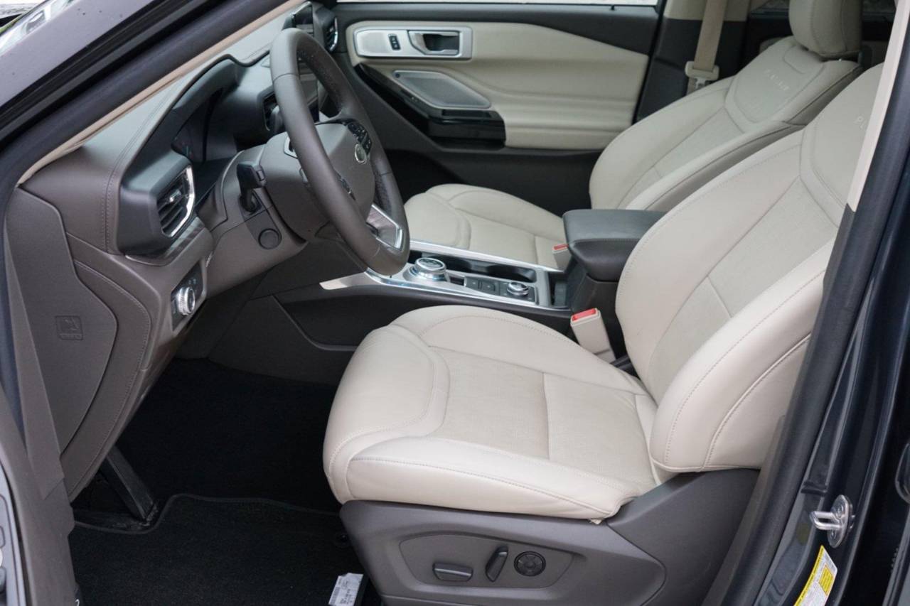 Used 2022 Ford Explorer Platinum, photo 9