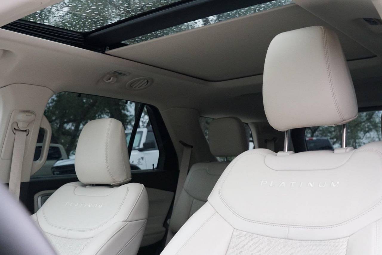 Used 2022 Ford Explorer Platinum, photo 10
