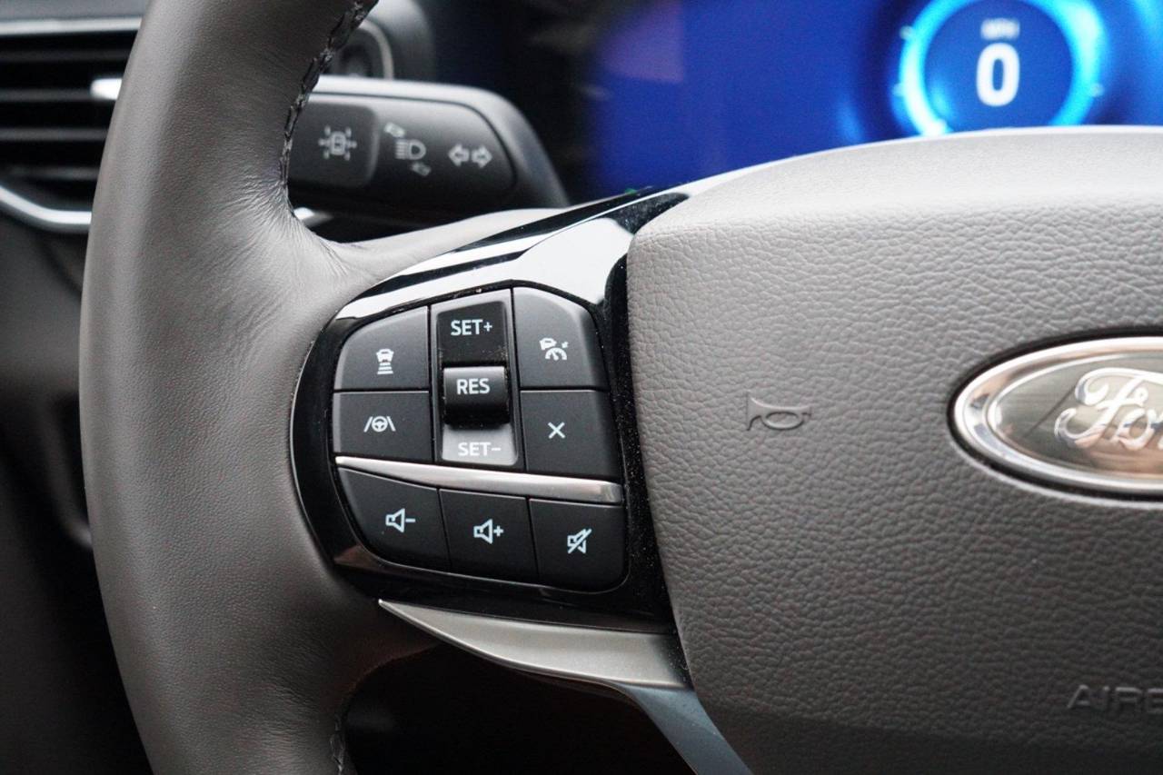 Used 2022 Ford Explorer Platinum, photo 16