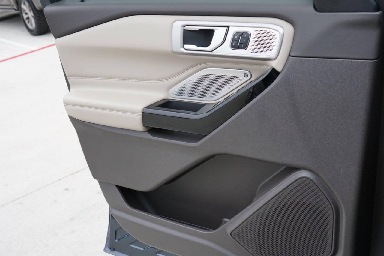 Used 2022 Ford Explorer Platinum, photo 18