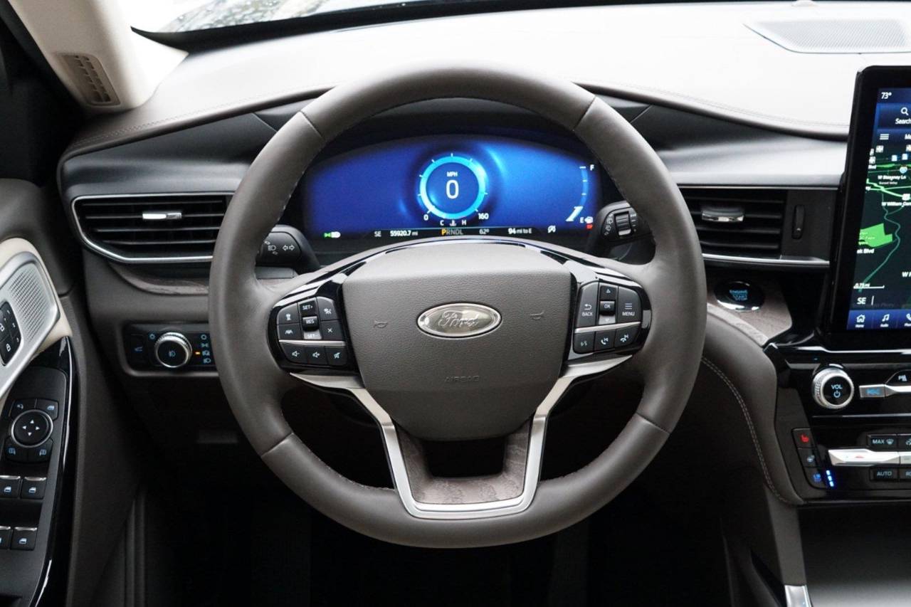 Used 2022 Ford Explorer Platinum, photo 25