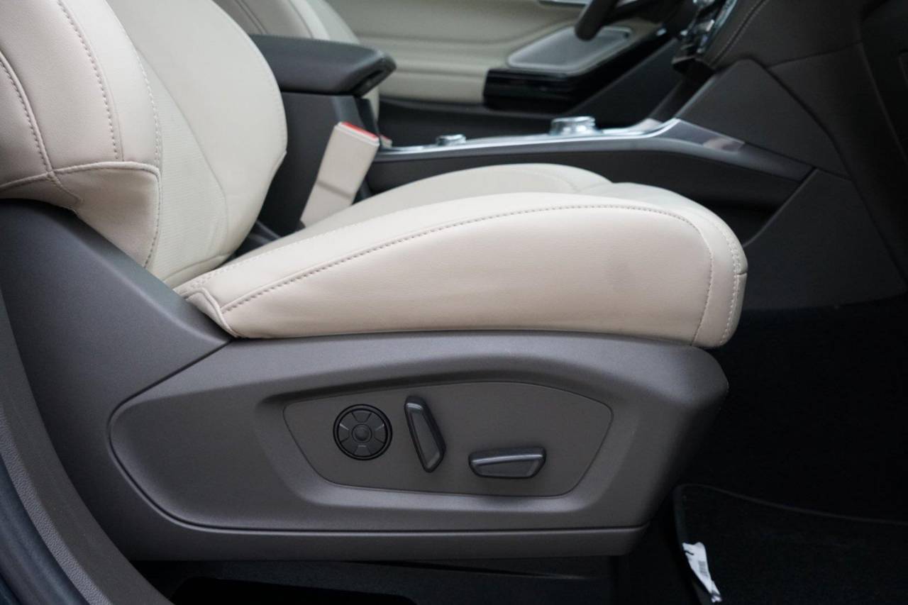Used 2022 Ford Explorer Platinum, photo 28