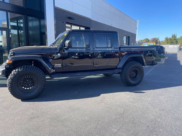 2022 Jeep Gladiator Overland