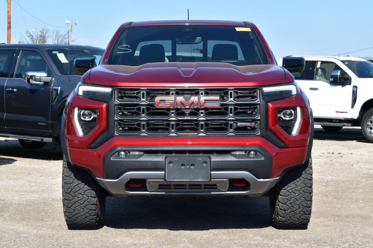 Used 2025 GMC Canyon AT4 with VIN 1GTP2DEK7S1114617 for sale in Kansas City