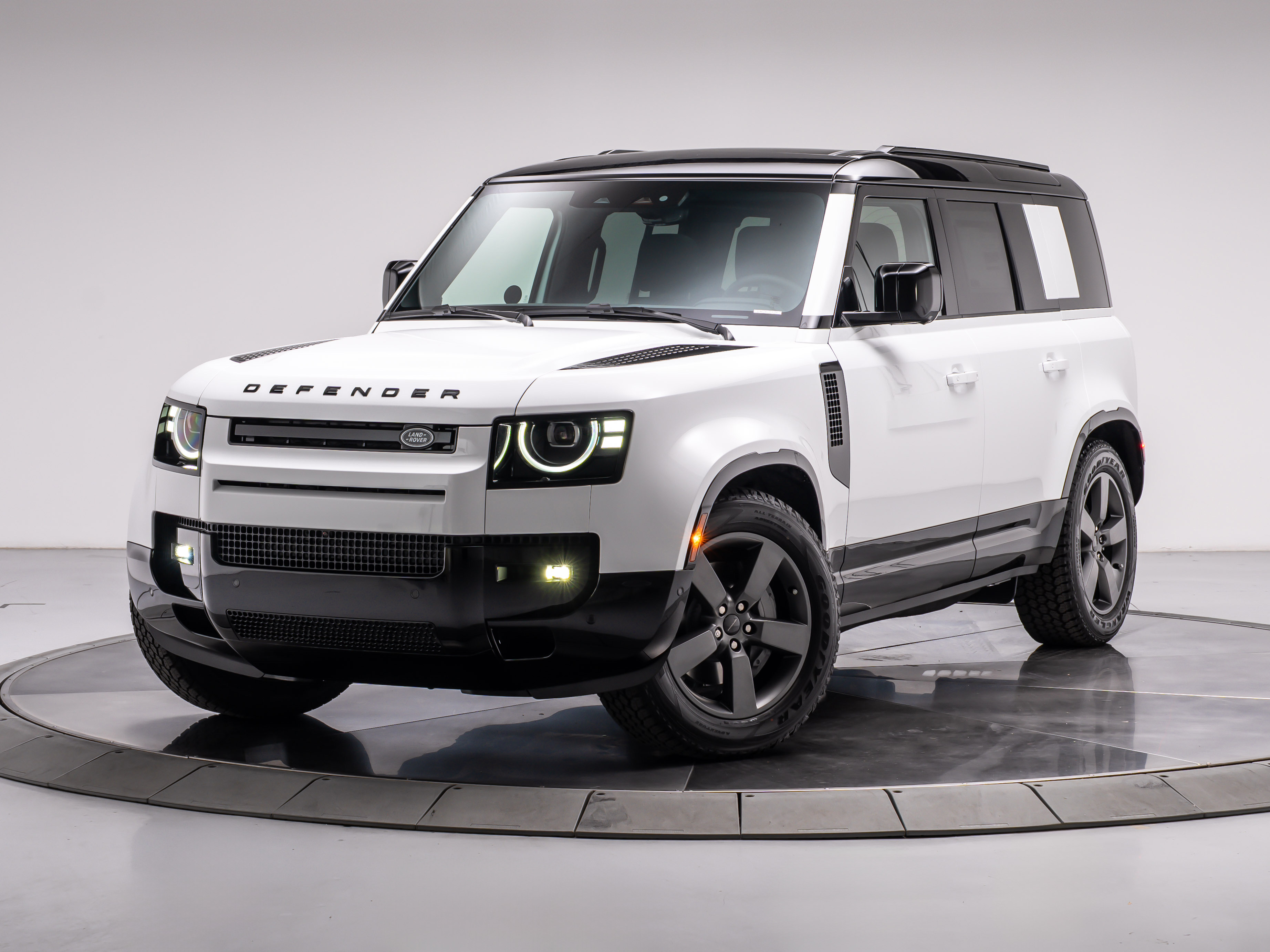 New 2026 Land Rover Defender P400 X-Dynamic SE