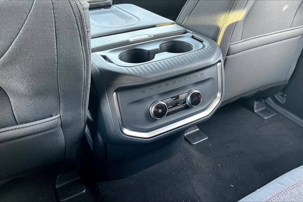 2025 Ford Expedition Active - Photo 17