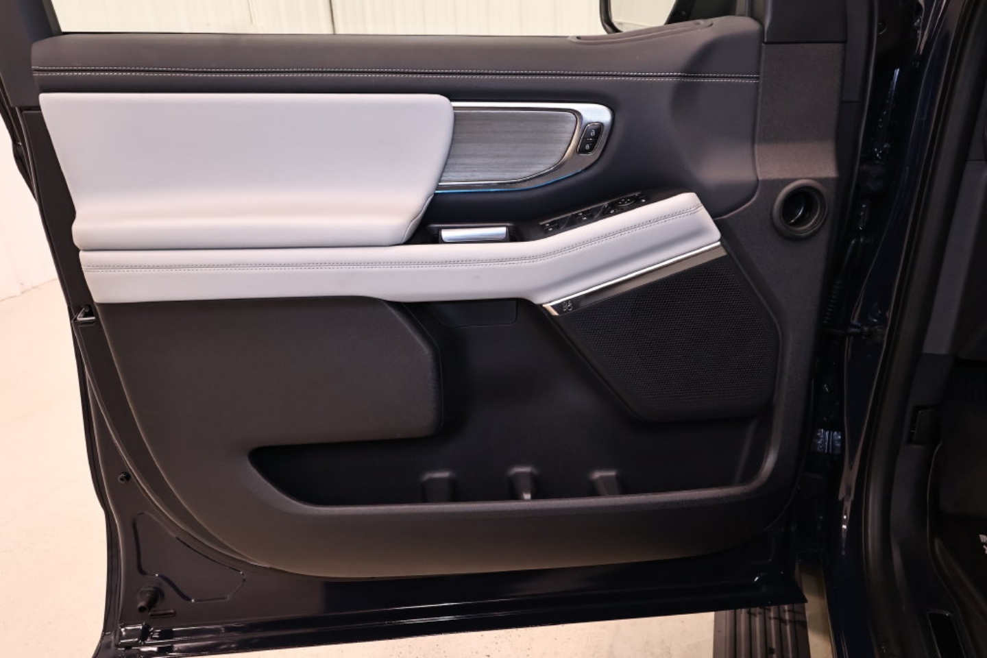 2027 Ford Expedition Platinum - Photo 11