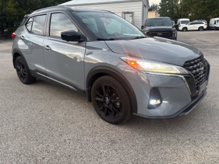 2022 Nissan Kicks SR