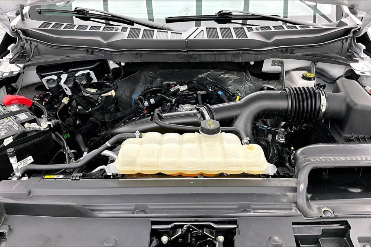 2025 Ford F-150 STX - Photo 10