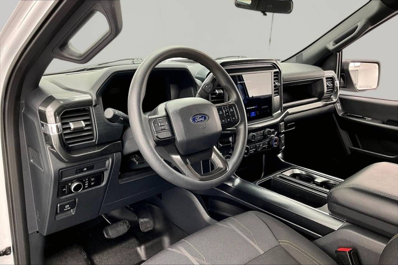 2025 Ford F-150 STX - Photo 14