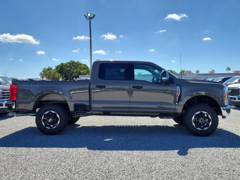 2027 Ford Super Duty F-250 SRW XLT