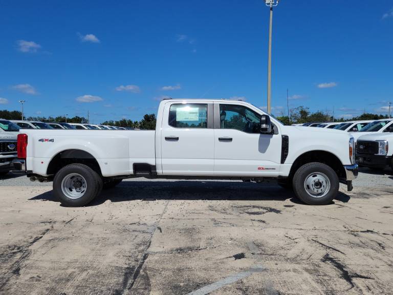 2027 Ford Super Duty F-350 DRW XL