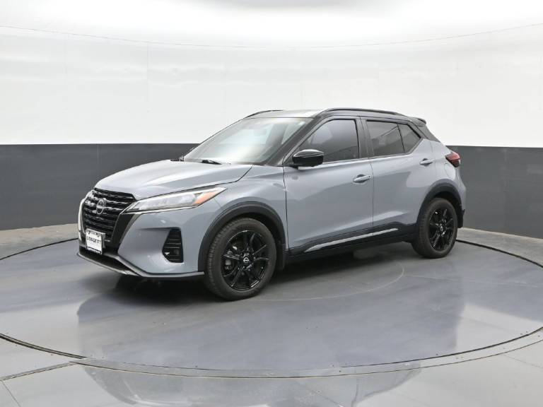 2022 Nissan Kicks SR