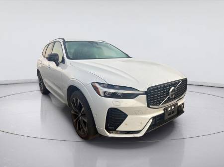 2023 Volvo XC60 Plus Dark Theme