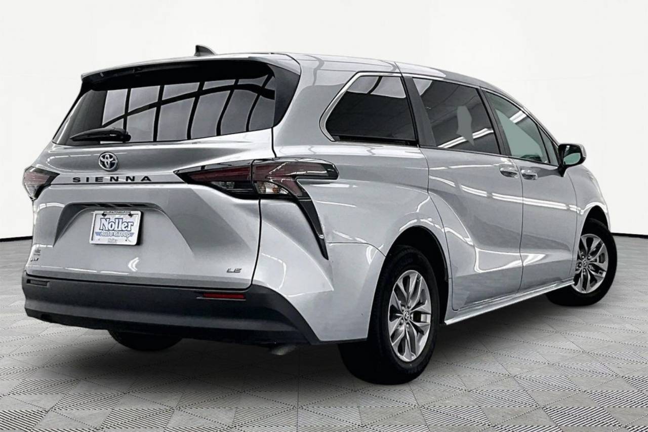 Certified 2025 Toyota Sienna LE with VIN 5TDKRKEC6SS258357 for sale in Kansas City
