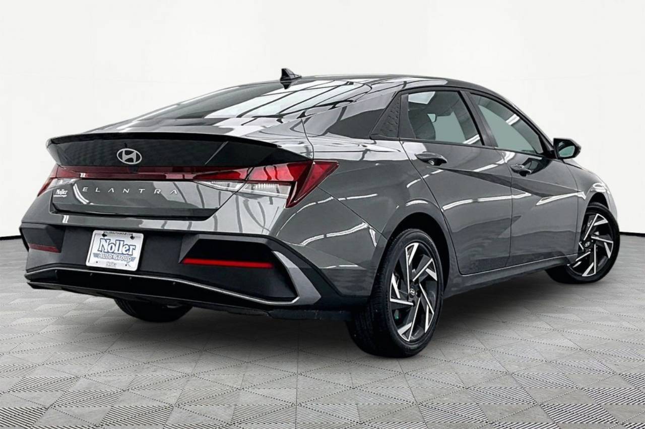 Certified 2025 Hyundai Elantra SEL with VIN KMHLM4DG9SU008654 for sale in Kansas City