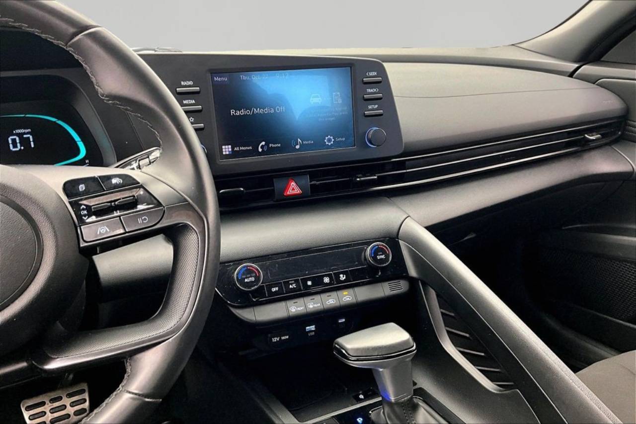 2025 Hyundai Elantra SEL - Photo 6