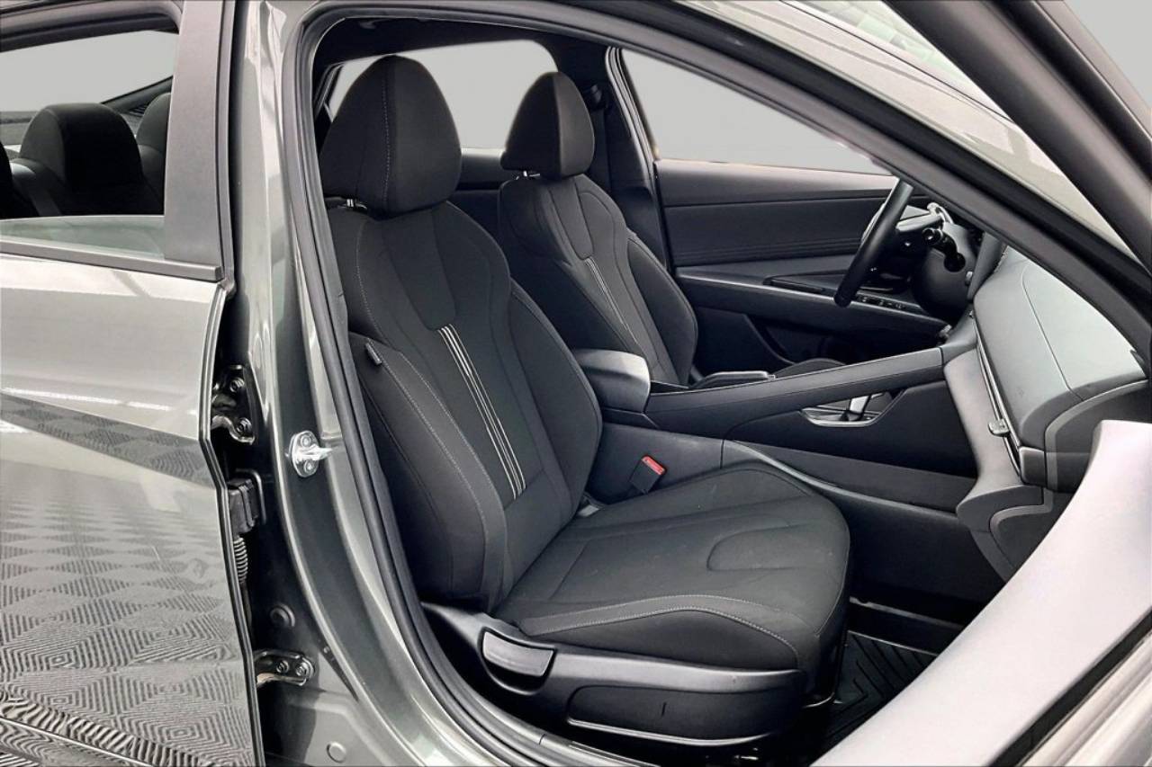 2025 Hyundai Elantra SEL - Photo 7