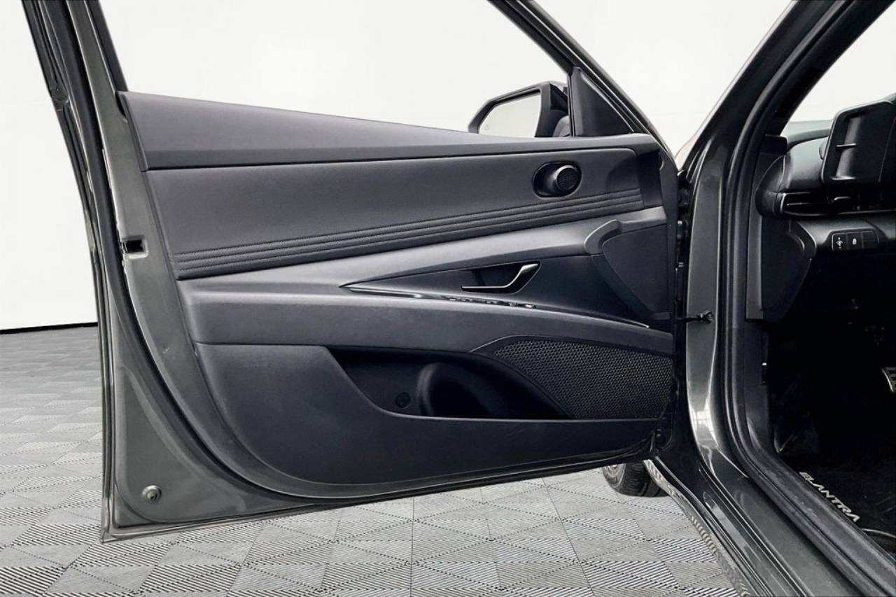 2025 Hyundai Elantra SEL - Photo 23