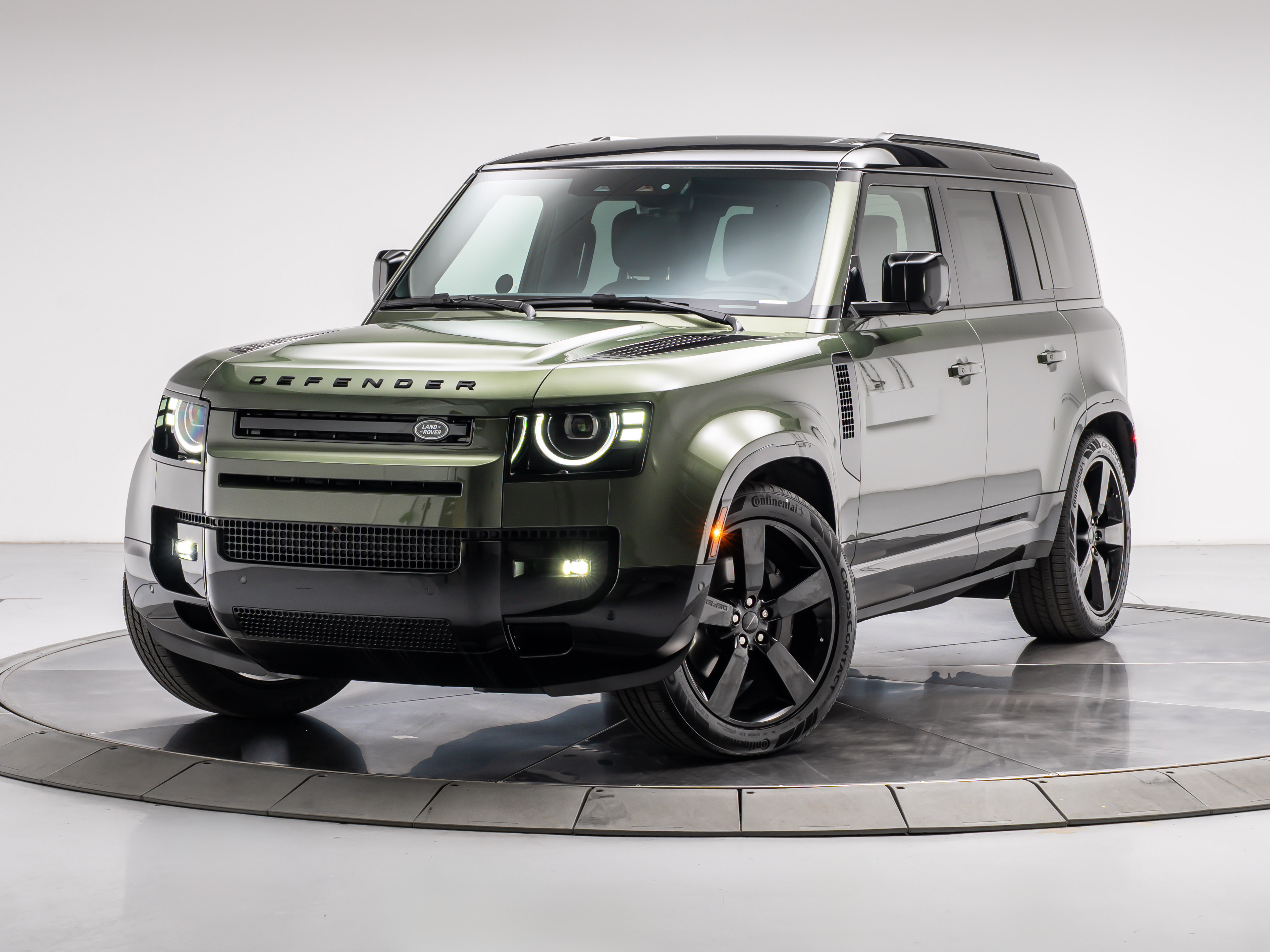 New 2026 Land Rover Defender P400 X-Dynamic SE