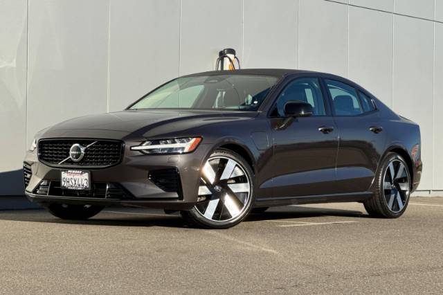 2024 Volvo S60 Recharge Plug-In Hybrid T8 Plus Dark Theme
