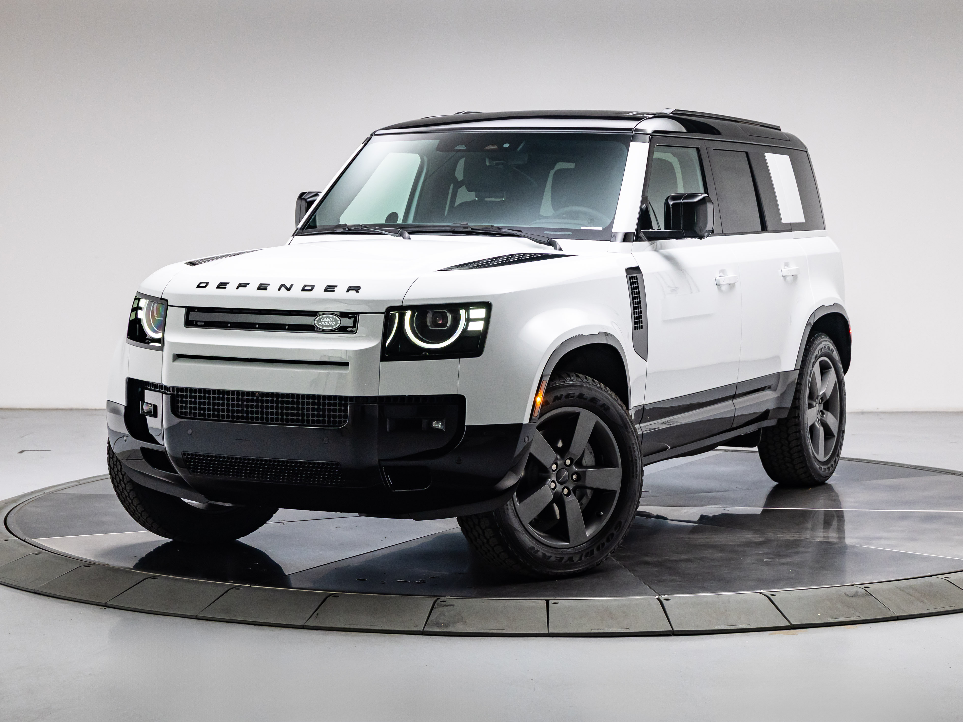 New 2026 Land Rover Defender P400 X-Dynamic SE