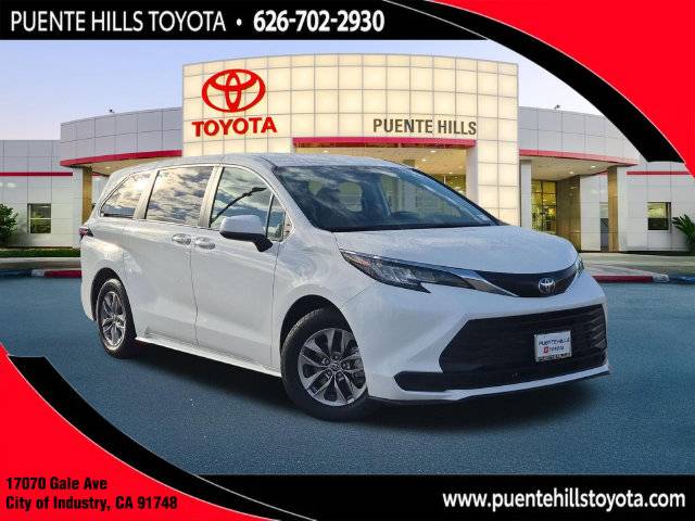 2023 Toyota Sienna LE
