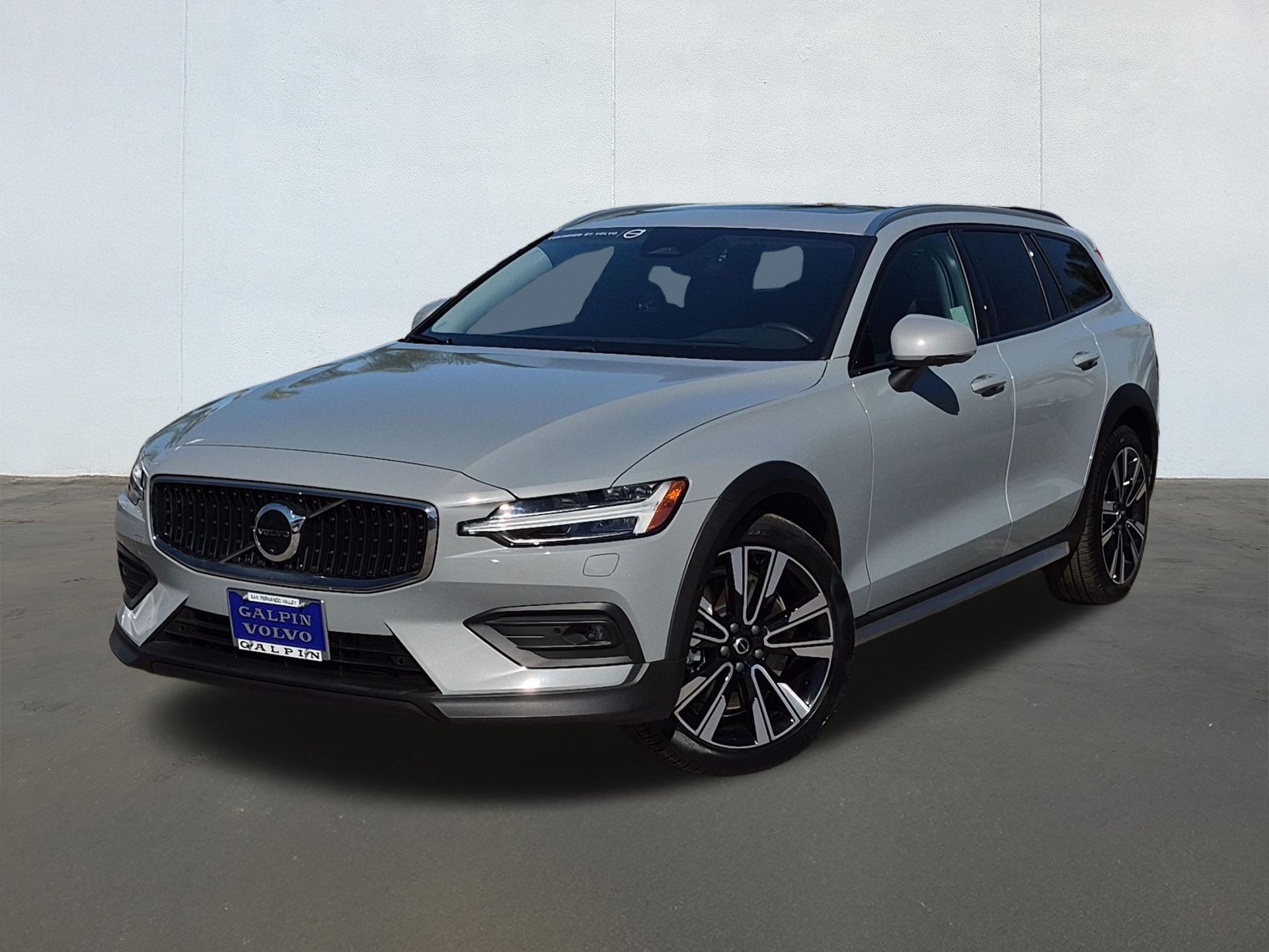 2025 Volvo V60 Cross Country